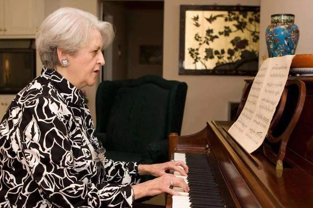 老年人学习钢琴有哪些好处？