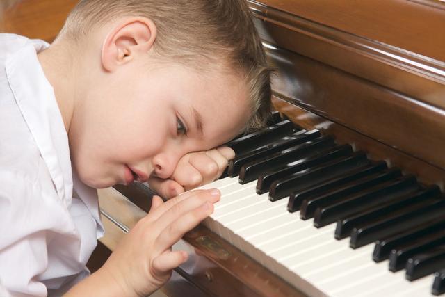 孩子为什么不想学钢琴，想砸掉钢琴？