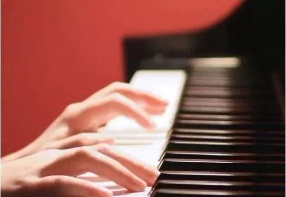 学习钢琴还能促进大脑发育，你知道吗？